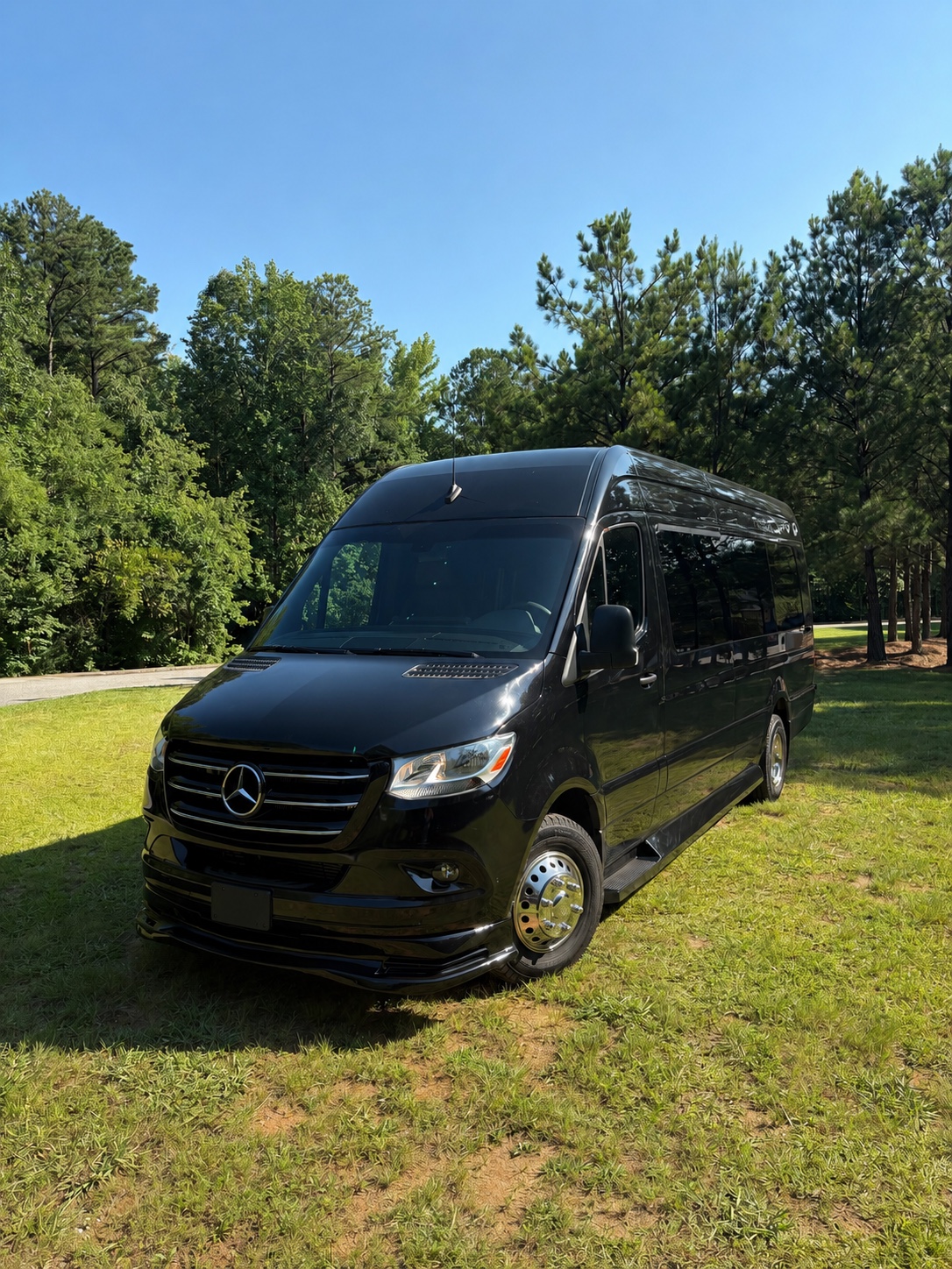 Vardar Elite — black extended Sprinter, front view